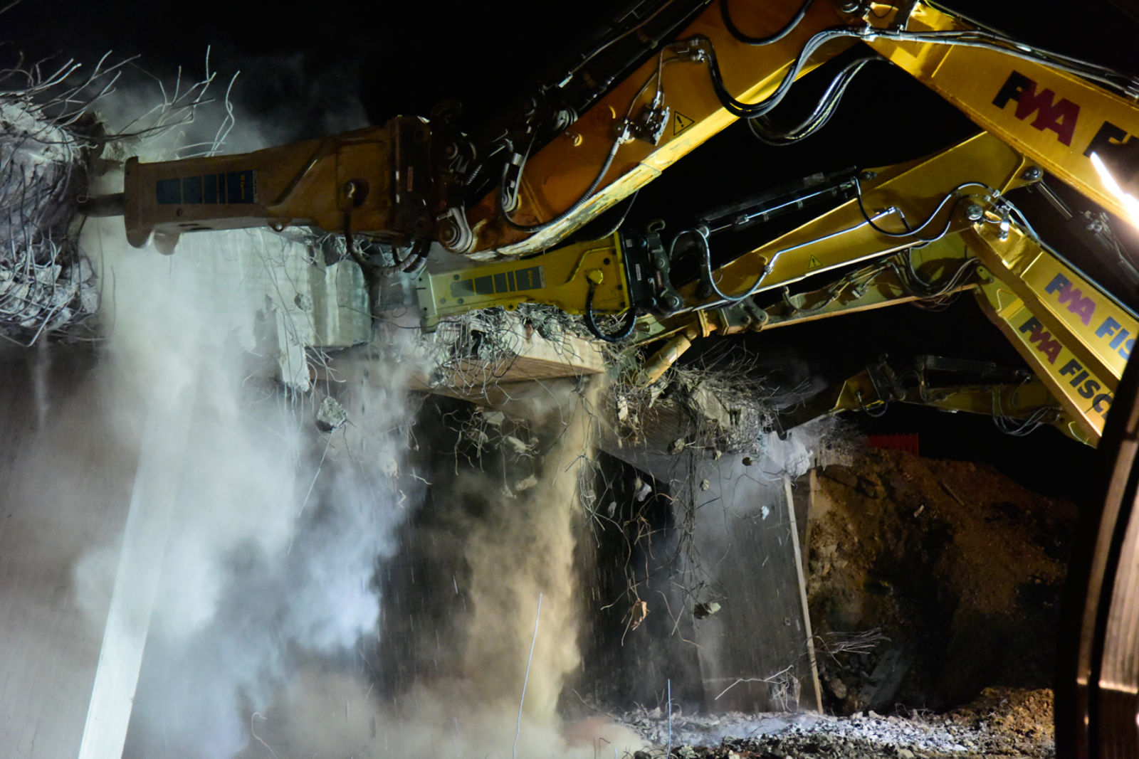 Epiroc hydraulic breakers and CombiCutters in Bridge demolition