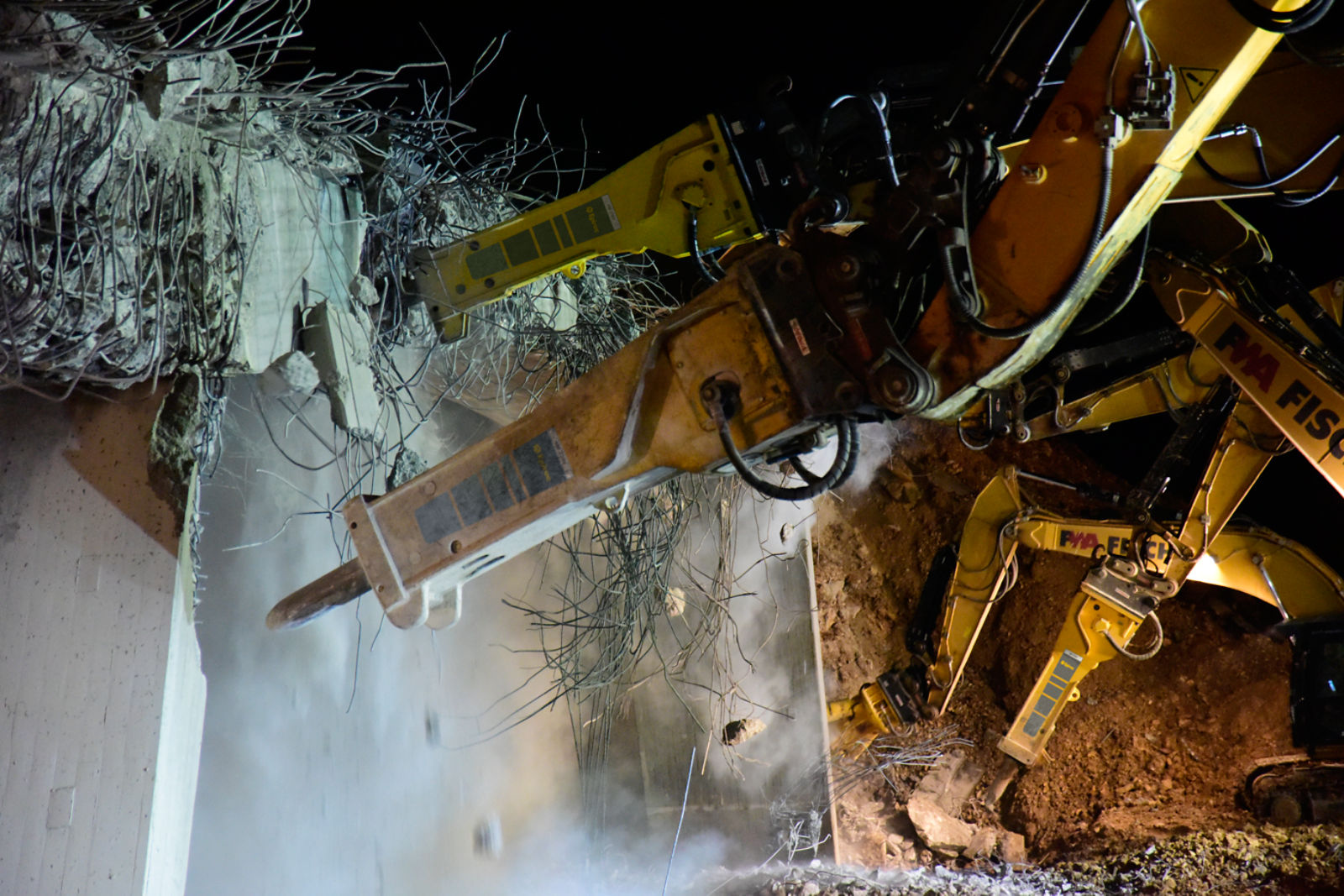 Epiroc hydraulic breakers and CombiCutters in Bridge demolition