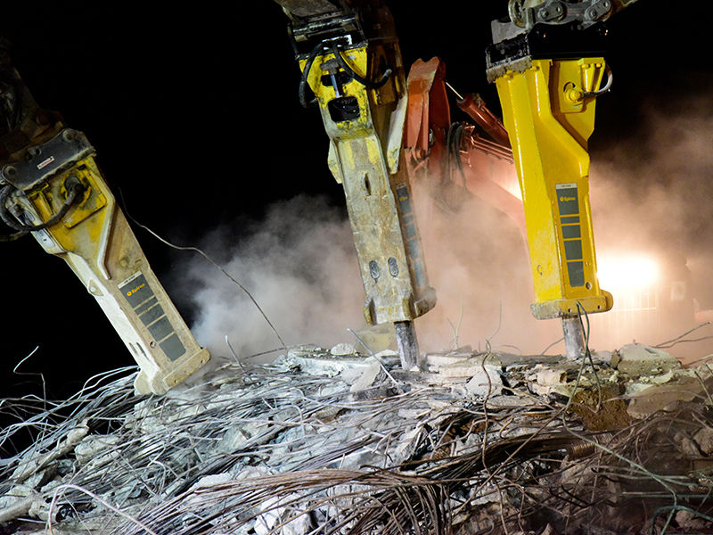 Hydraulic demolition deals hammer