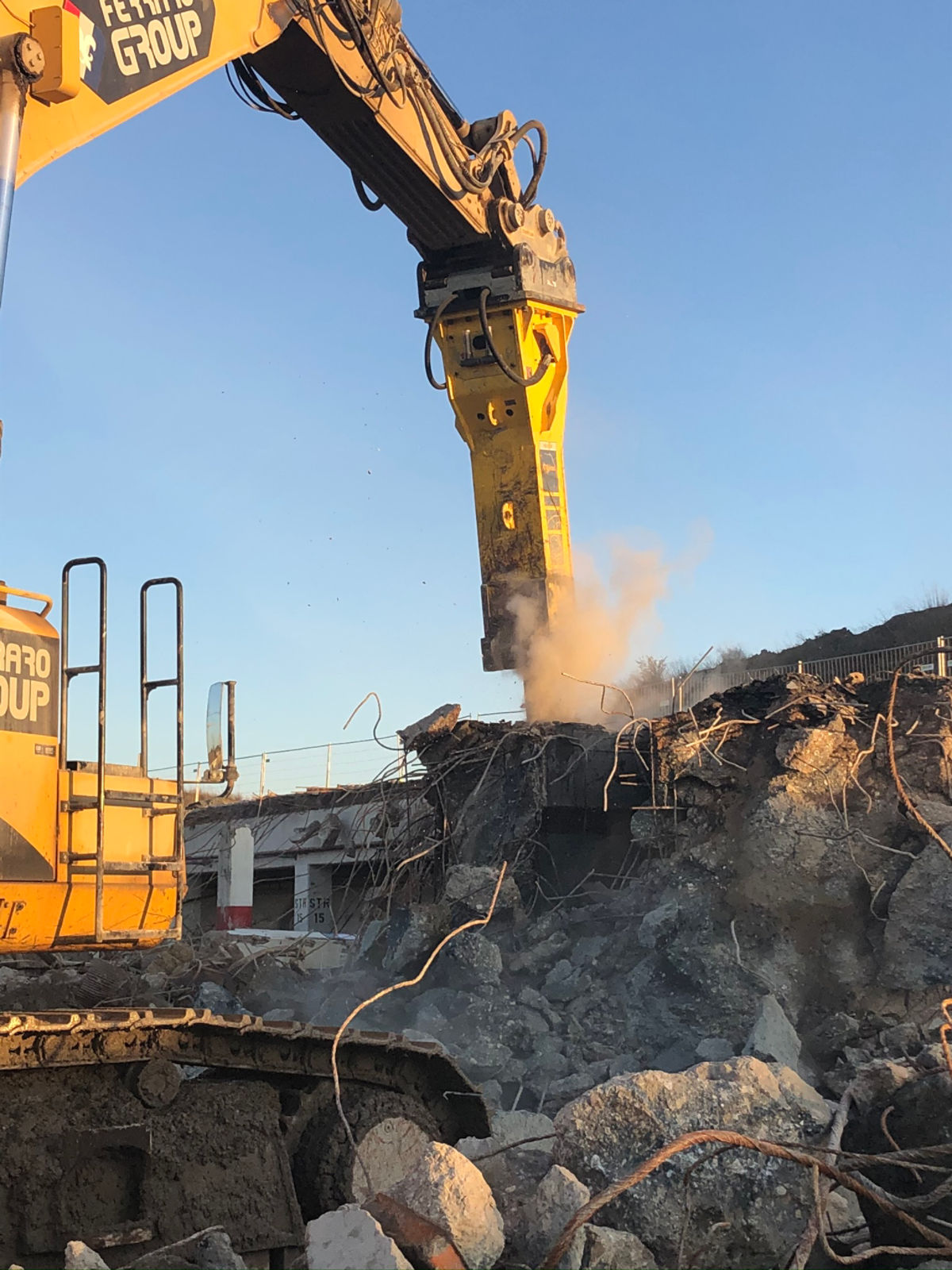 hydraulic-chipping-hammers-mb-