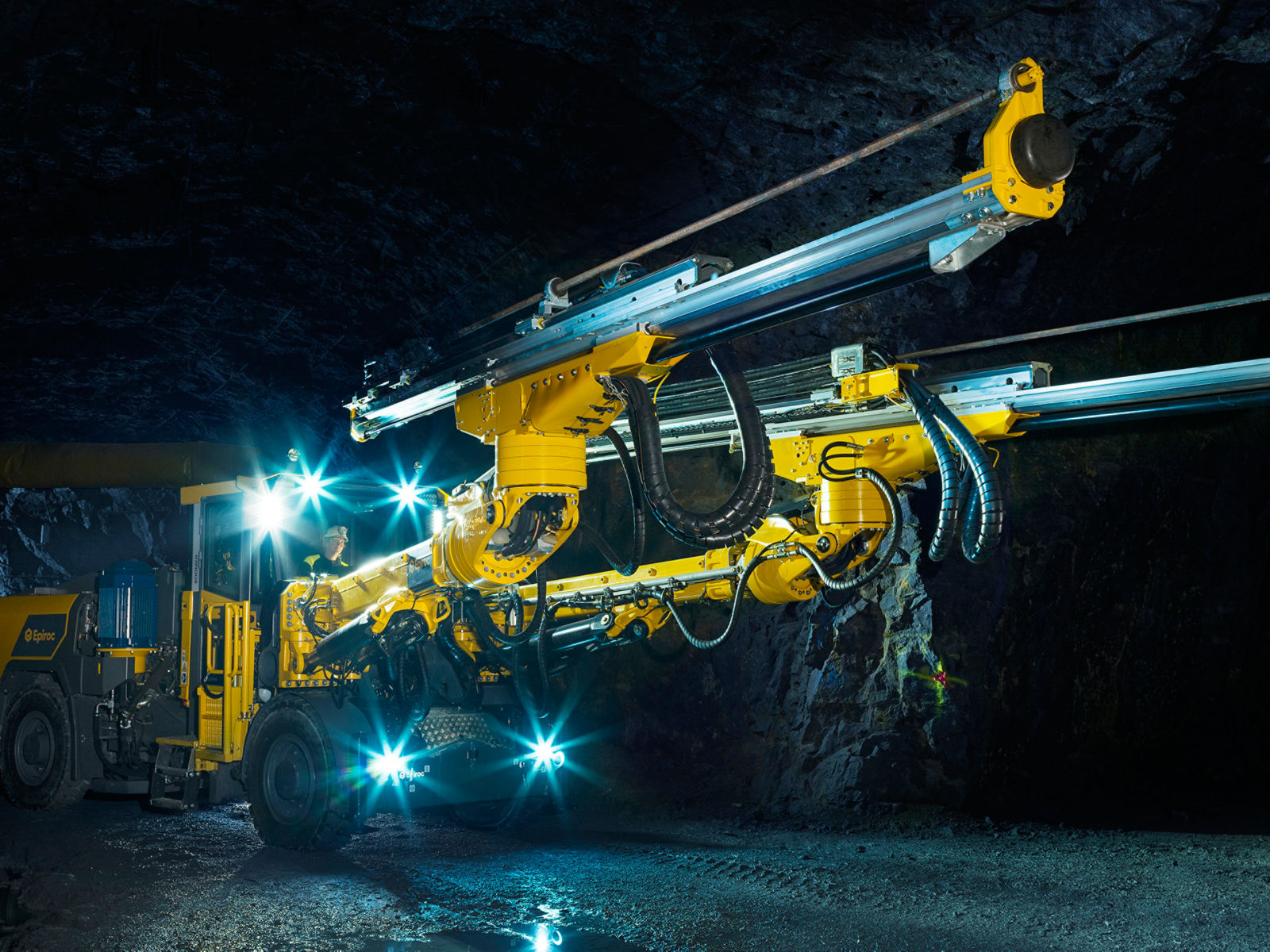 Boomer M20 – the world´s first face drill rig with internal hydraulics ...