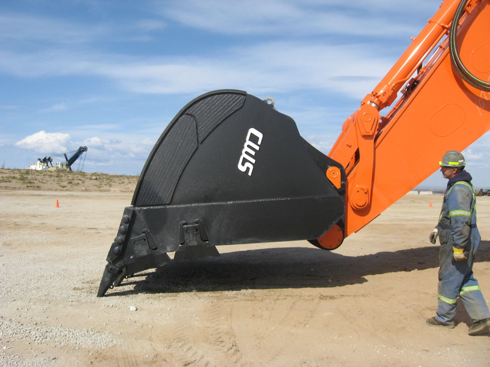 Heavy-Duty Clean-Up Buckets | Paladin attachments