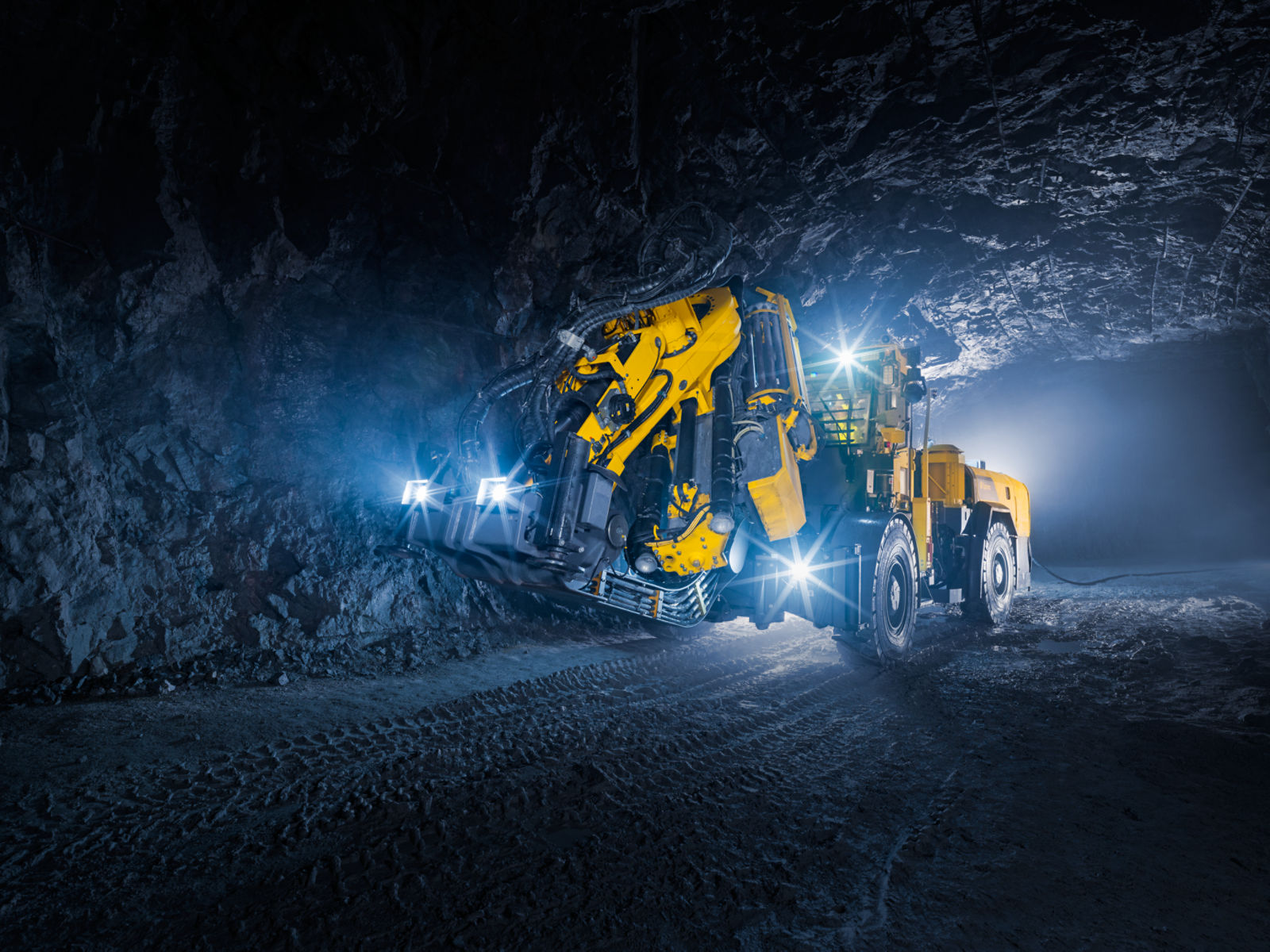 Simba E60 S in an underground mine, female operator